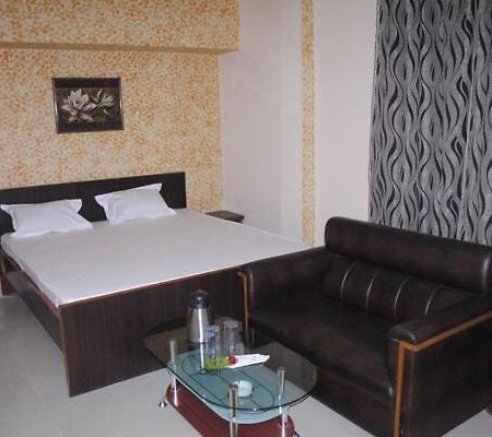 Hotel Surya Jumri Tilaiya Kültér fotó