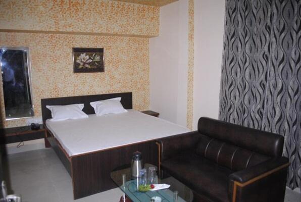 Hotel Surya Jumri Tilaiya Kültér fotó